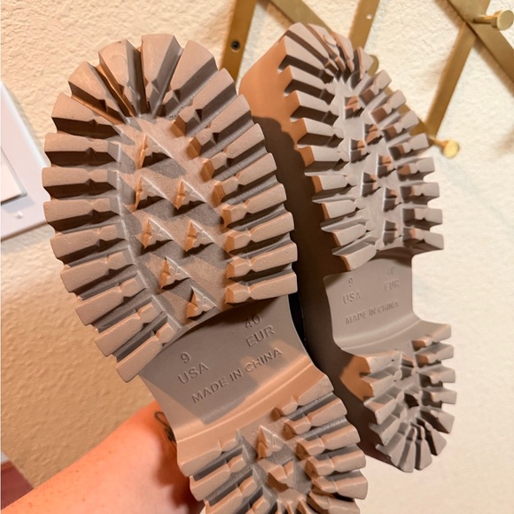 Stylish Jeffrey Campbell Tan Slip-On Clogs - Picture 5 of 7